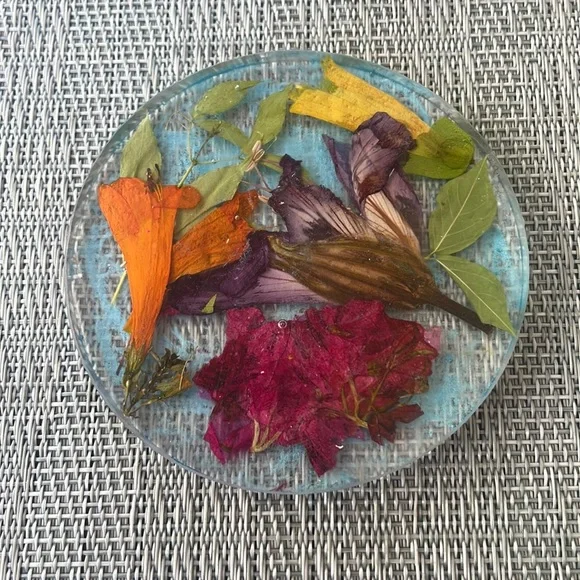 Handmade Pressed Flower Coaster Set and Holder Round Colorful - Picture 4 of 16